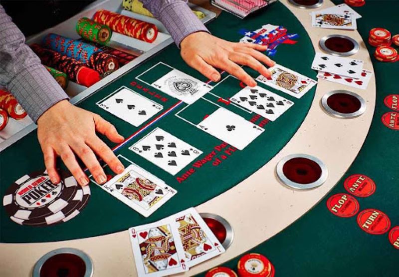 Xì Tố tại V7Bet – Đỉnh cao chiến thuật, thử thách bản lĩnh người chơi 2 Các phiên bản khác nhau của Xì Tố